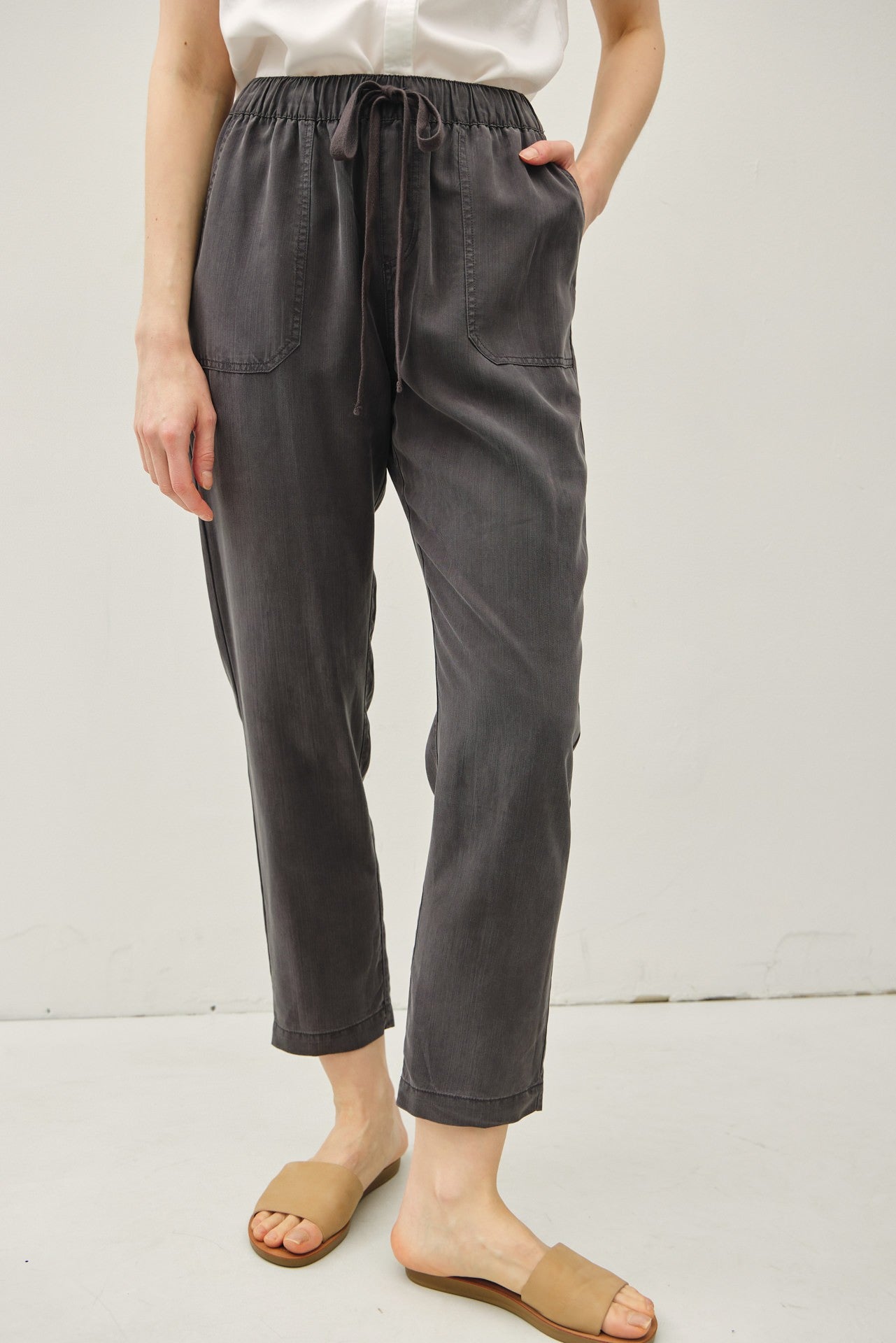 Essential Tencel Tappered Pants Charcoal