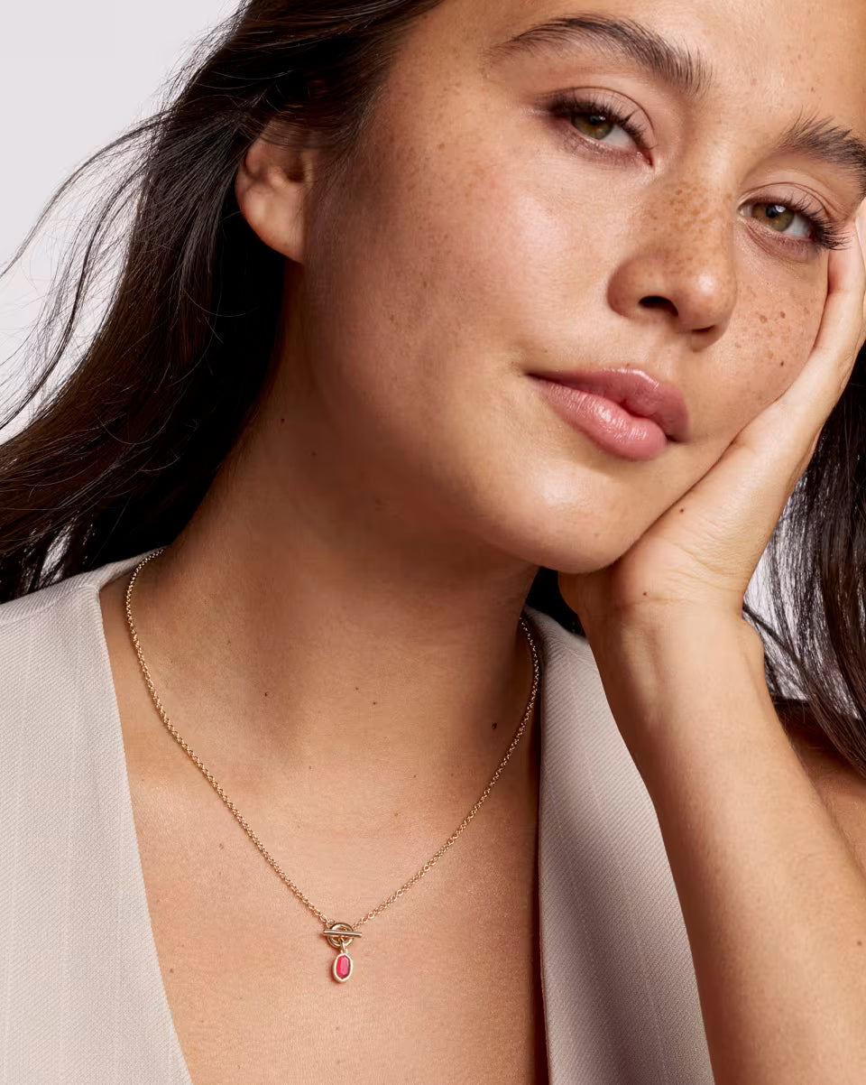 MINI ELISA TOGGLE SHORT PENDANT NECKLACE  GOLD CARMINE RED ILLUSION