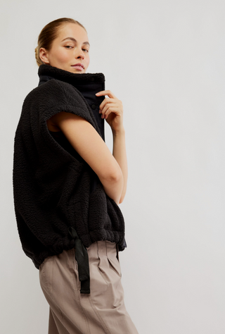 Scout It Out Vest Black