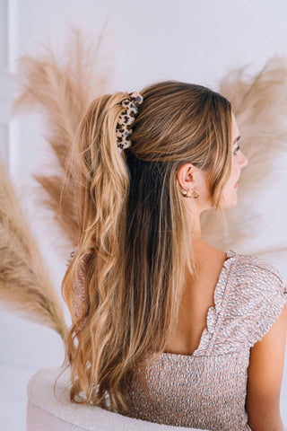 Classic Hair Clip | Medium | Blonde Tortoise - Sugar Co.