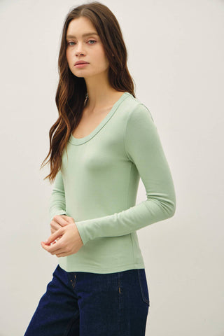 Essentials U Neck Black - Sugar Co.