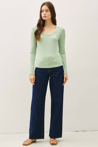Essentials U Neck Black - Sugar Co.