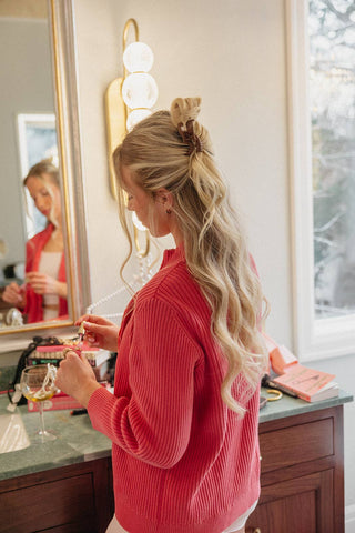 KAXI Mini Wavy Hold Everything Hair Claw Clip: LIGHT TORTOISE - Sugar Co.