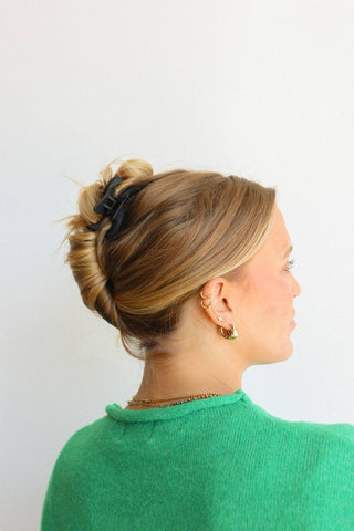 KAXI Mini Wavy Hold Everything Hair Claw Clip: LIGHT TORTOISE - Sugar Co.