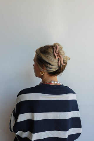 KAXI Wavy Hold Everything Claw — Large Clip for Thick Hair: LIGHT TORTOISE - Sugar Co.
