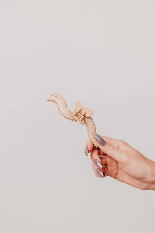 KAXI Wavy Hold Everything Claw — Large Clip for Thick Hair: LIGHT TORTOISE - Sugar Co.