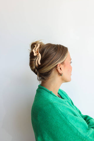 KAXI Wavy Hold Everything Claw — Large Clip for Thick Hair: LIGHT TORTOISE - Sugar Co.