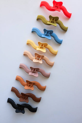 KAXI Wavy Hold Everything Claw — Large Clip for Thick Hair: LIGHT TORTOISE - Sugar Co.
