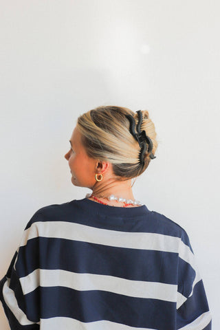 KAXI Wavy Hold Everything Claw — Large Clip for Thick Hair: LIGHT TORTOISE - Sugar Co.