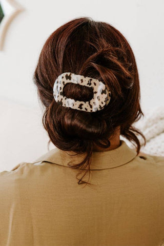Round Flat Hair Clip | Medium | Blonde Tortoise - Sugar Co.