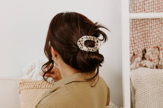 Round Flat Hair Clip | Medium | Blonde Tortoise - Sugar Co.