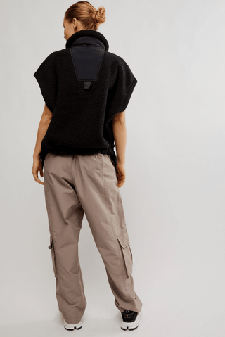 Scout It Out Vest Black - Sugar Co.